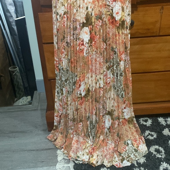 NWT• Jessica Simpson• Size S• Antique Floral Pleated Maxi Dress - Picture 4 of 6